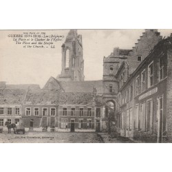 LOO. Attelage devant un Café Place et Clocher Eglise