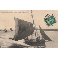 85 LES SABLES D'OLONNE. Rentrée du large des Pêcheurs par grosse brise 1911