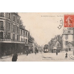 12 RODEZ. Café des Colonnes rue Beteille 1911