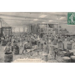 51 EPERNAY Moët & Chandon. Préparation de la Futaille pour la Vendange 1909