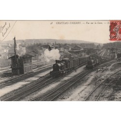 02 CHATEAU-THIERRY. Trains et locomotives dans la Gare 1909