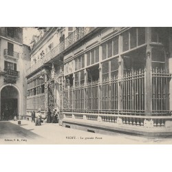 03 VICHY. La Grande Poste et Royal Hôtel 1909