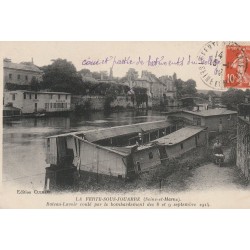 77 LA FERTE-SOUS-JOUARRE. Bateau Lavoir coulé par le bombardement de 1914