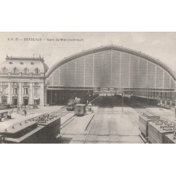 33 BORDEAUX. Trains et locomotives intérieur de la Gare du Midi