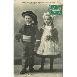 29 CHÂTEAULIN. Enfants allant à la Messe des Rameaux 1909