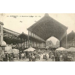 33 BORDEAUX. Grosse foule sur le Marché des Capucins 1915