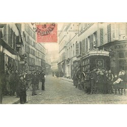 75020 PARIS. Corbillard et grosse animation rue des Amandiers 1906