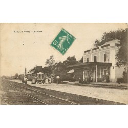 32 RISCLE. La Gare avec Train et vendeuse ambulante de glaces 1910