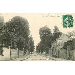 77 LAGNY. Cycliste rue Saint-Laurent 1909