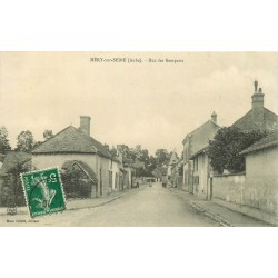 10 MERY-SUR-SEINE. Rue des Remparts animée 1912