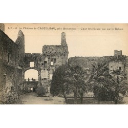 carte postale ancienne 46 CASTELNAU-BRETENOUX. Château Cour
