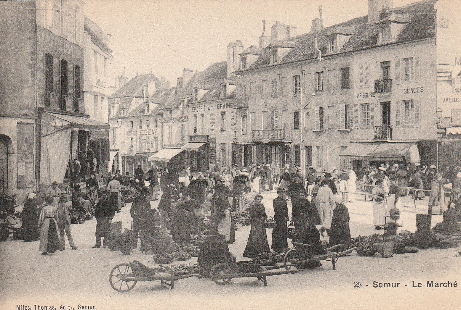 21 SEMUR. Le Marché