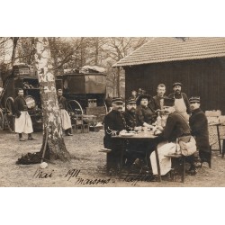 78 MAISONS-LAFITTE. Le déjeuner des Officiers Zouaves avec attelages cuisines 1911