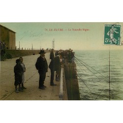 76 LE HAVRE. Nombreux Pêcheurs à la ligne sur la Nouvelle Digue 1908
