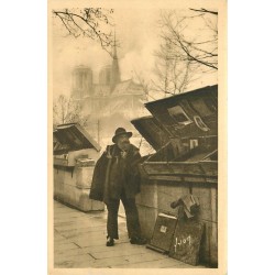 sur les Quais à PARIS Petits Métiers. L'Ancêtre des Bouquinistes