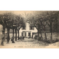 77 LA ROCHETTE. Café la Mère Jean Claude route de Fontainebleau avec balançoire
