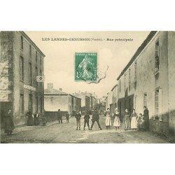 85 LES LANDES-GENUSSON. Hôtel de la Boule d'Or rue principale vers 1908