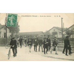 94 VILLENEUVE-TRIAGE. Ouvriers à la Sortie des Ateliers 1909