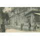 2 cpa 03 VICHY. Vendeurs ambulants de cartes postales rue du Casino et Lavandières sur l'Allier