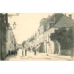 2 cpa 89 AVALLON. La Poste rue de Lyon et Hôtel de Ville