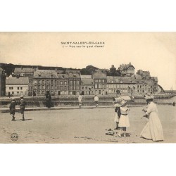 76 SAINT-VALERY-EN-CAUX. Elégantes sur le Quai d'Aval