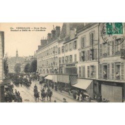 78 VERSAILLES. Etendard et Défilé Artillerie rue Hoche 1910