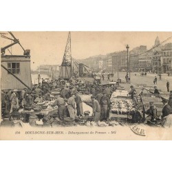 62 BOULOGNE SUR MER. Débarquement du Poisson et Tri au Port 1924. Pêcheurs et métiers de la Mer