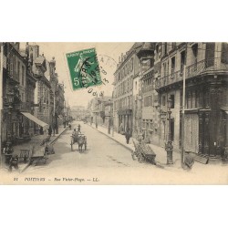 86 POITIERS. Charrettes et Café Rue Victor Hugo 1913