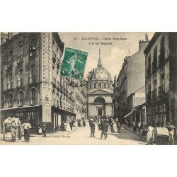 44 NANTES. Eglise Notre-Dame et Epicerie rue Mazagran vers 1910