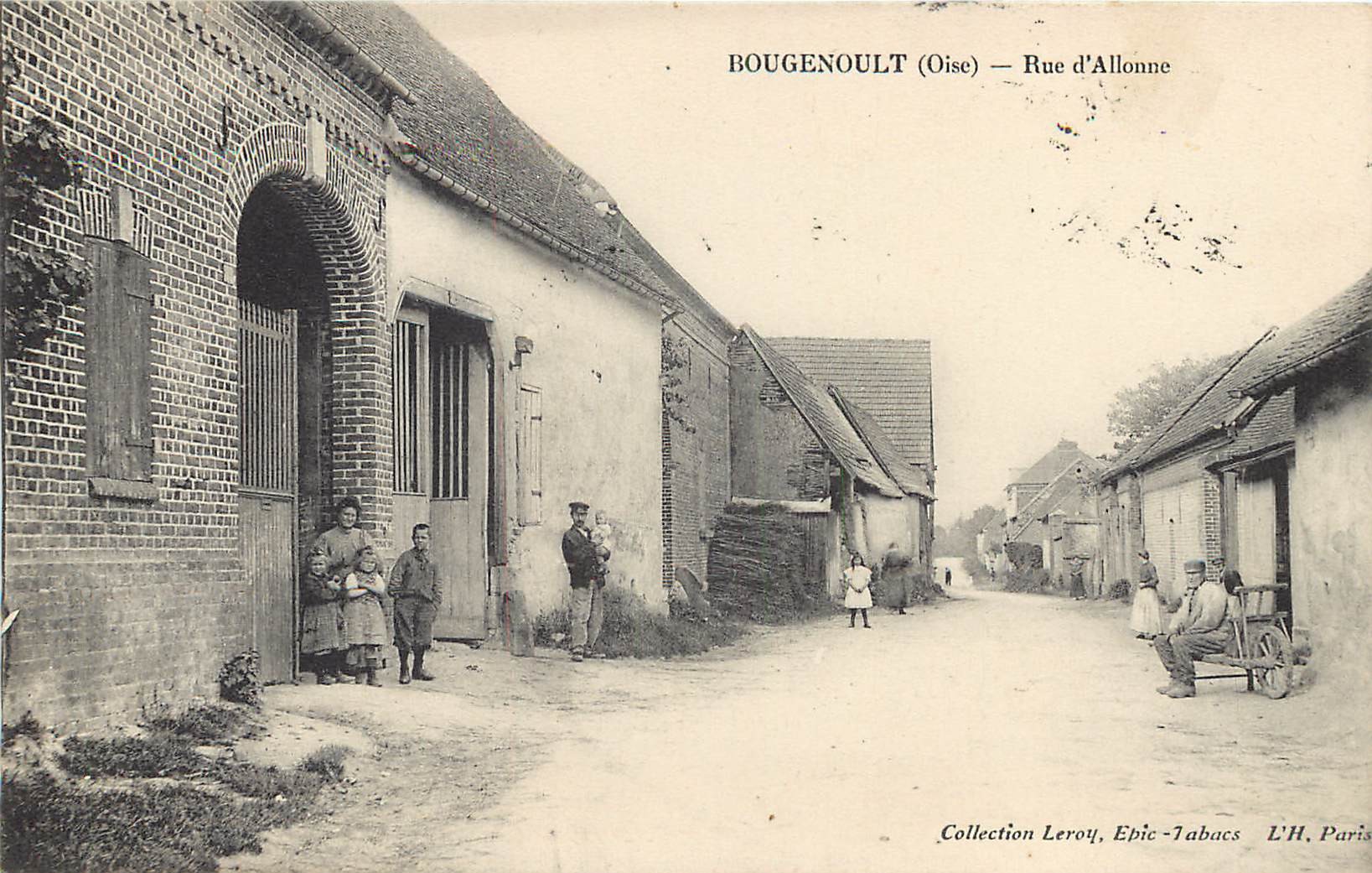 60 BOUGENOULT. Rue d'Allonne animée 1908. Collection Leroy