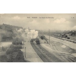 PARIS 12. Train et locomotive à la Gare de Reuilly