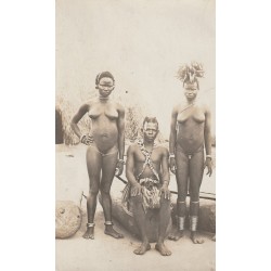 Photo cpa à identifier AFRIQUE. Nus ethniques d'Indigènes aux seins nus