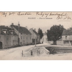 21 PULIGNY. Enfants Place de l'Abreuvoir 1918