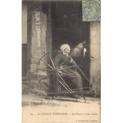 61 LA VIEILLE NORMANDIE. La Fileuse à son rouet 1905 Argentan