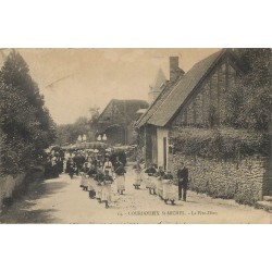 36 LOURDOUEIX SAINT-MICHEL. La Fête-Dieu vers 1910