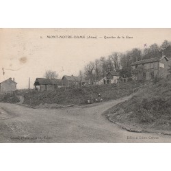 02 MONT-NOTRE-DAME. Petite animation Quartier de la Gare 1933