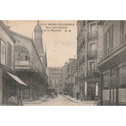 92 BOIS-COLOMBES. Le Marché et le Café rue des Halles 1926