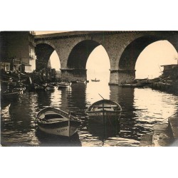 13 MARSEILLE. Barques de Pêcheurs dans le vieux port et Pont Viaduc