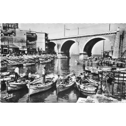 13 MARSEILLE. Le Port de Vallon des Auffes 1964 avec Pêcheurs
