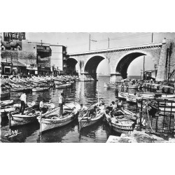 13 MARSEILLE. Le Port de Vallon des Auffes 1964 avec Pêcheurs