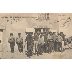 14 PORT EN BESSIN. Loups de Mer à l'abri du vent devant la Buvette au Bon Cidre 1903