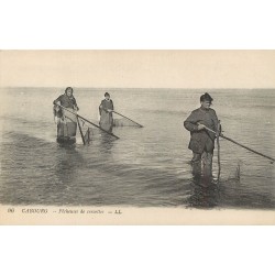 14 CABOURG. Pêcheuses de Crevettes