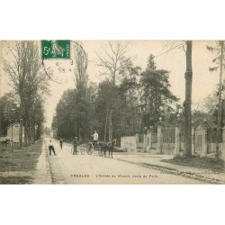 95 PRESLES. Entrée du Manoir route de Paris 1912