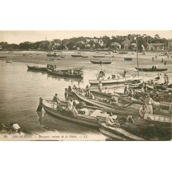 33 ARCACHON. Barques en retour de Pêche