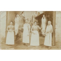 Rare 36 CHABRIS. La Cour d'une Boucherie. Carte Photo 1906