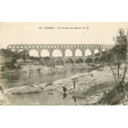 30 NIMES. Pont du Gard animation
