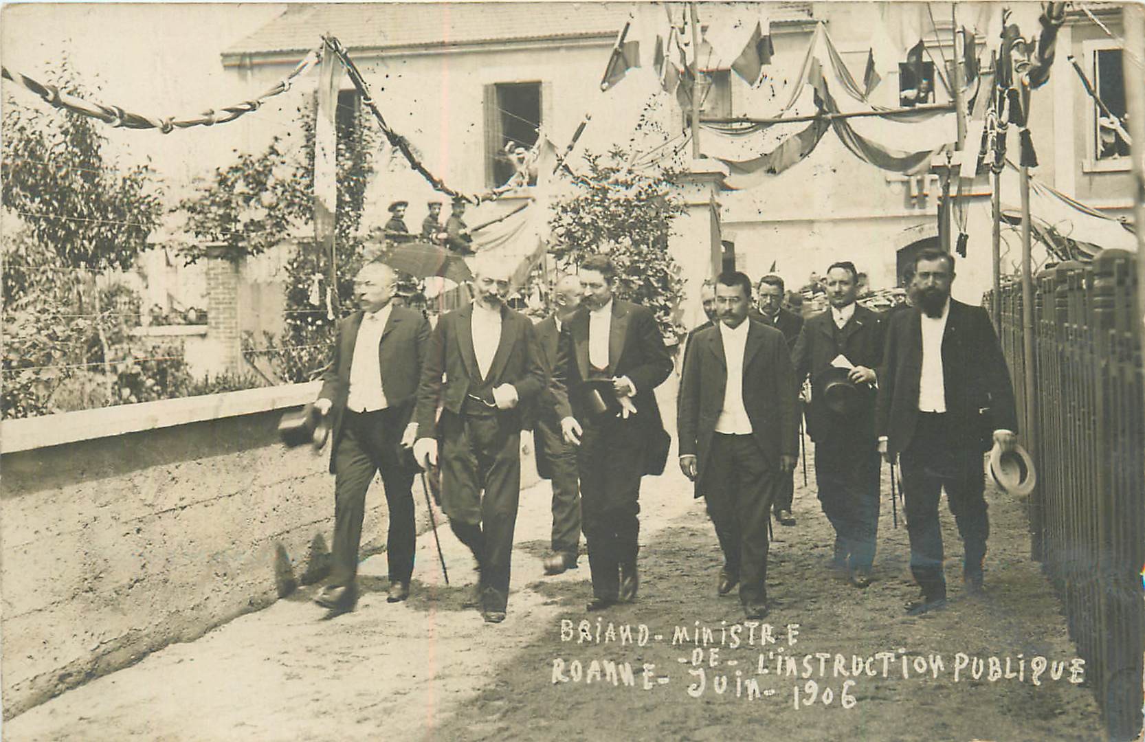 WW 42 ROANNE. Briand Ministre de l'instruction publique 1906. Photo carte postale de Chambosse