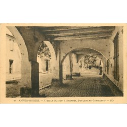 30 AIGUES-MORTES. Maison à Arcades Boulevard Gambetta