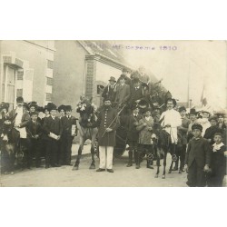 45 LORRIS. Mi-Carême 1910 attelage des Chasseurs avec cors et cavalier sur Ane