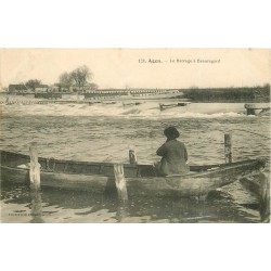 47 AGEN. Pêcheur en barque près du Barrage à Beauregard 1907